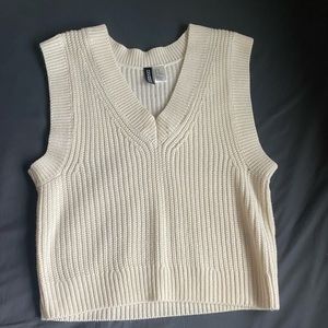 WHITE/CREAM SWEATER VEST